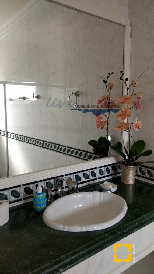 Casa com 1290m², 8 quartos (sendo 6 suítes), 8 garagens, no bairro Jurerê Internacional em Florianópolis