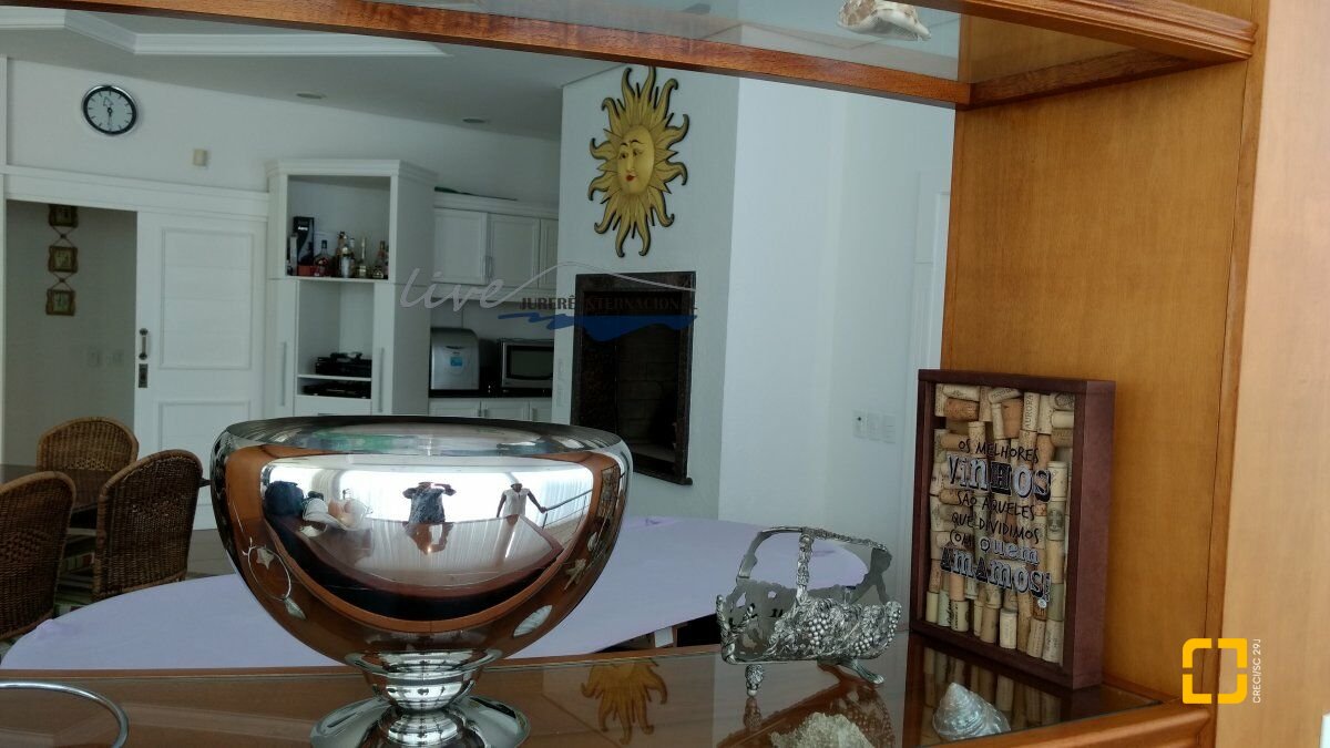 Casa com 1290m², 8 quartos (sendo 6 suítes), 8 garagens, no bairro Jurerê Internacional em Florianópolis
