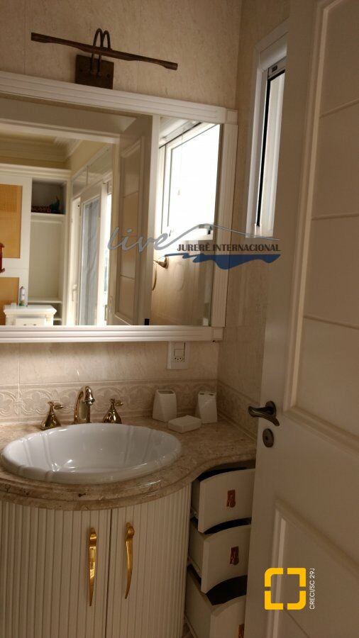 Casa com 1290m², 8 quartos (sendo 6 suítes), 8 garagens, no bairro Jurerê Internacional em Florianópolis