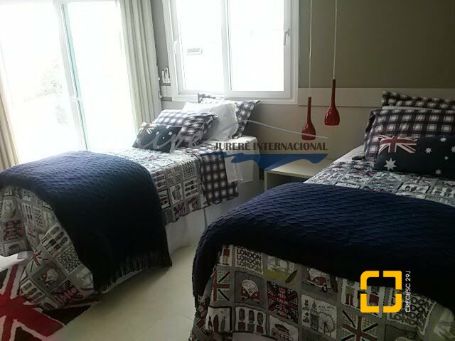 Casa com 665m², 7 quartos (sendo 2 suítes), 2 garagens, no bairro Jurerê Internacional em Florianópolis