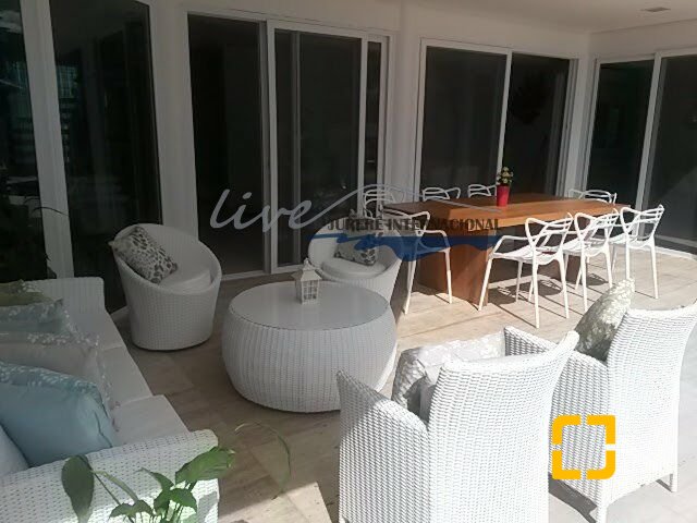 Casa com 665m², 7 quartos (sendo 2 suítes), 2 garagens, no bairro Jurerê Internacional em Florianópolis