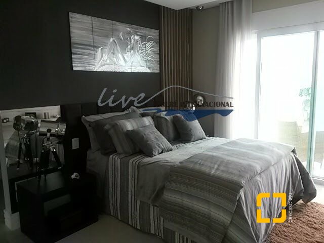 Casa com 665m², 7 quartos (sendo 2 suítes), 2 garagens, no bairro Jurerê Internacional em Florianópolis