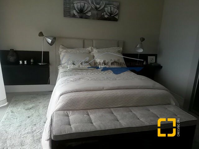 Casa com 665m², 7 quartos (sendo 2 suítes), 2 garagens, no bairro Jurerê Internacional em Florianópolis