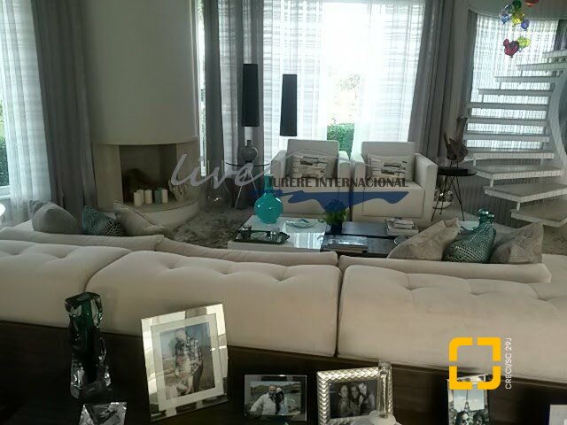 Casa com 665m², 7 quartos (sendo 2 suítes), 2 garagens, no bairro Jurerê Internacional em Florianópolis