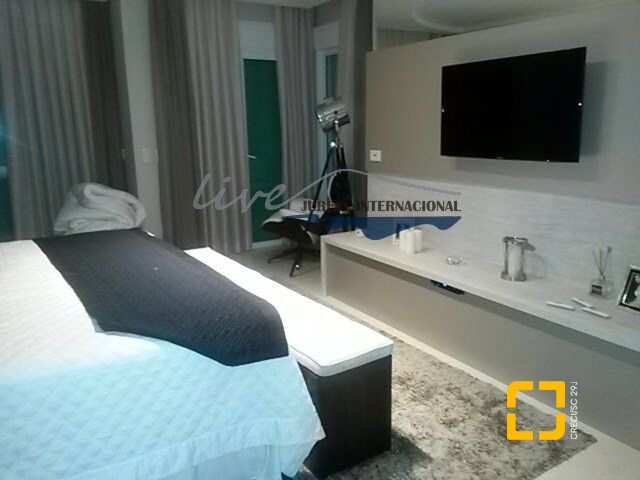 Casa com 665m², 7 quartos (sendo 2 suítes), 2 garagens, no bairro Jurerê Internacional em Florianópolis