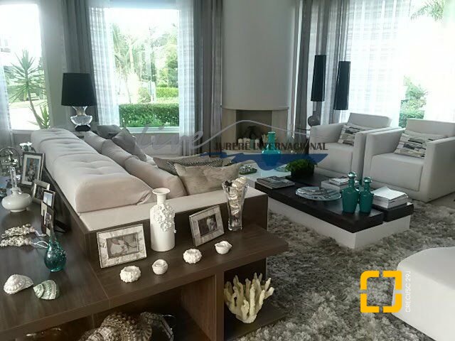 Casa com 665m², 7 quartos (sendo 2 suítes), 2 garagens, no bairro Jurerê Internacional em Florianópolis