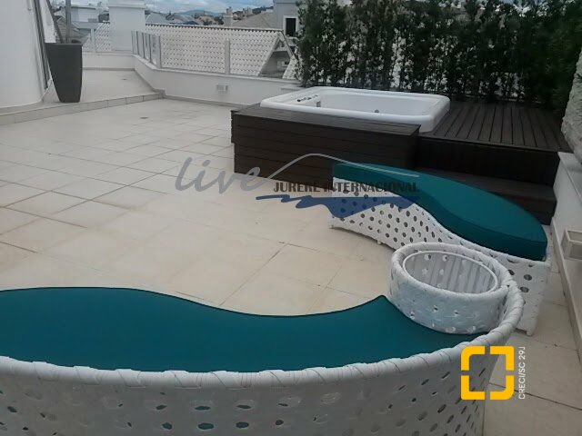 Casa com 665m², 7 quartos (sendo 2 suítes), 2 garagens, no bairro Jurerê Internacional em Florianópolis