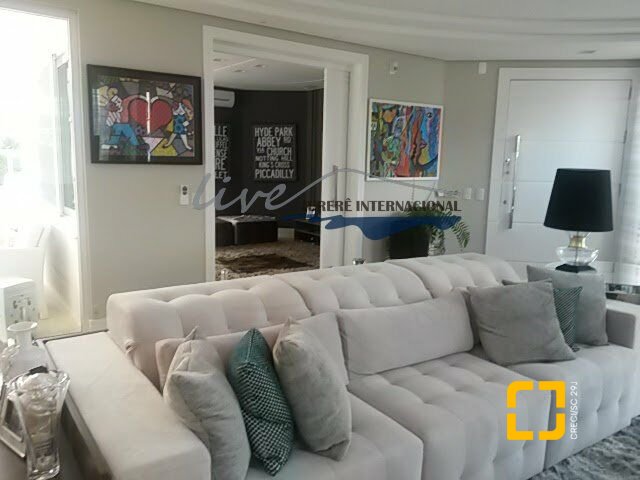 Casa com 665m², 7 quartos (sendo 2 suítes), 2 garagens, no bairro Jurerê Internacional em Florianópolis