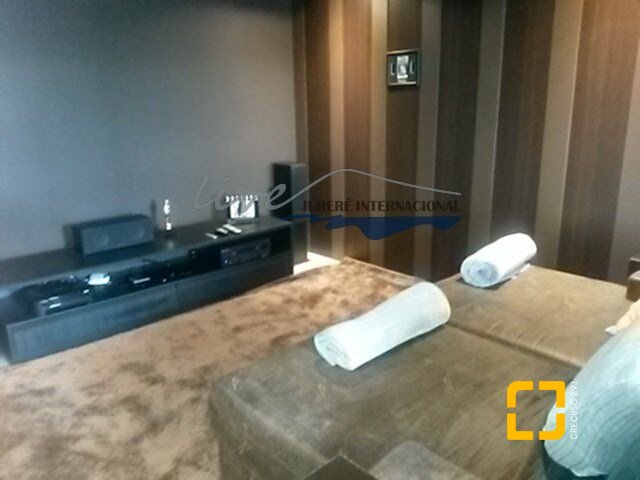 Casa com 665m², 7 quartos (sendo 2 suítes), 2 garagens, no bairro Jurerê Internacional em Florianópolis
