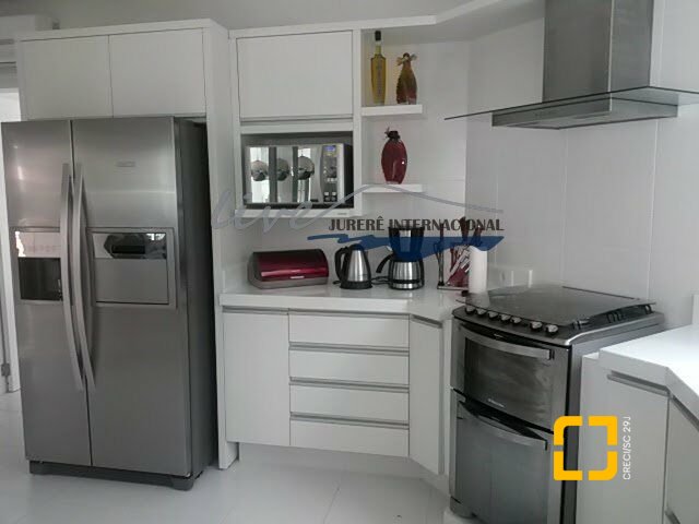 Casa com 665m², 7 quartos (sendo 2 suítes), 2 garagens, no bairro Jurerê Internacional em Florianópolis