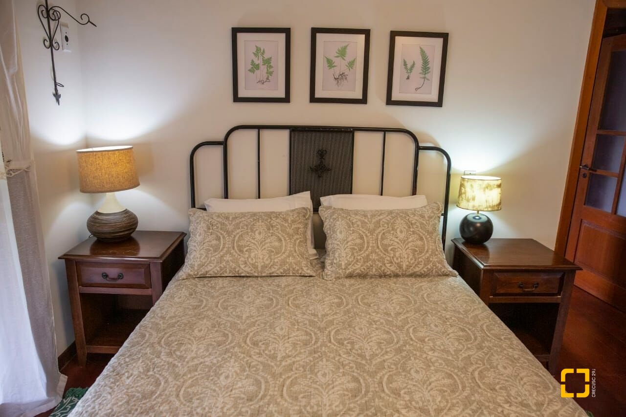 Casa com 280m², 6 quartos (sendo 2 suítes), 2 garagens, no bairro Jurerê Internacional em Florianópolis