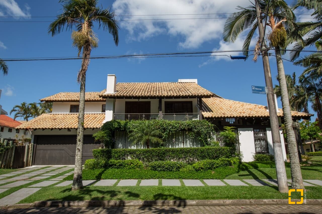 Casa com 280m², 6 quartos (sendo 2 suítes), 2 garagens, no bairro Jurerê Internacional em Florianópolis