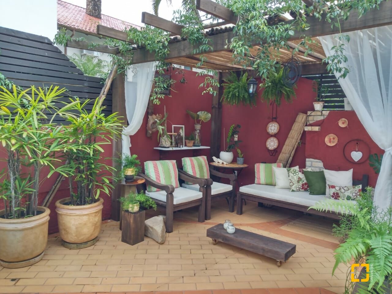 Casa com 280m², 6 quartos (sendo 2 suítes), 2 garagens, no bairro Jurerê Internacional em Florianópolis