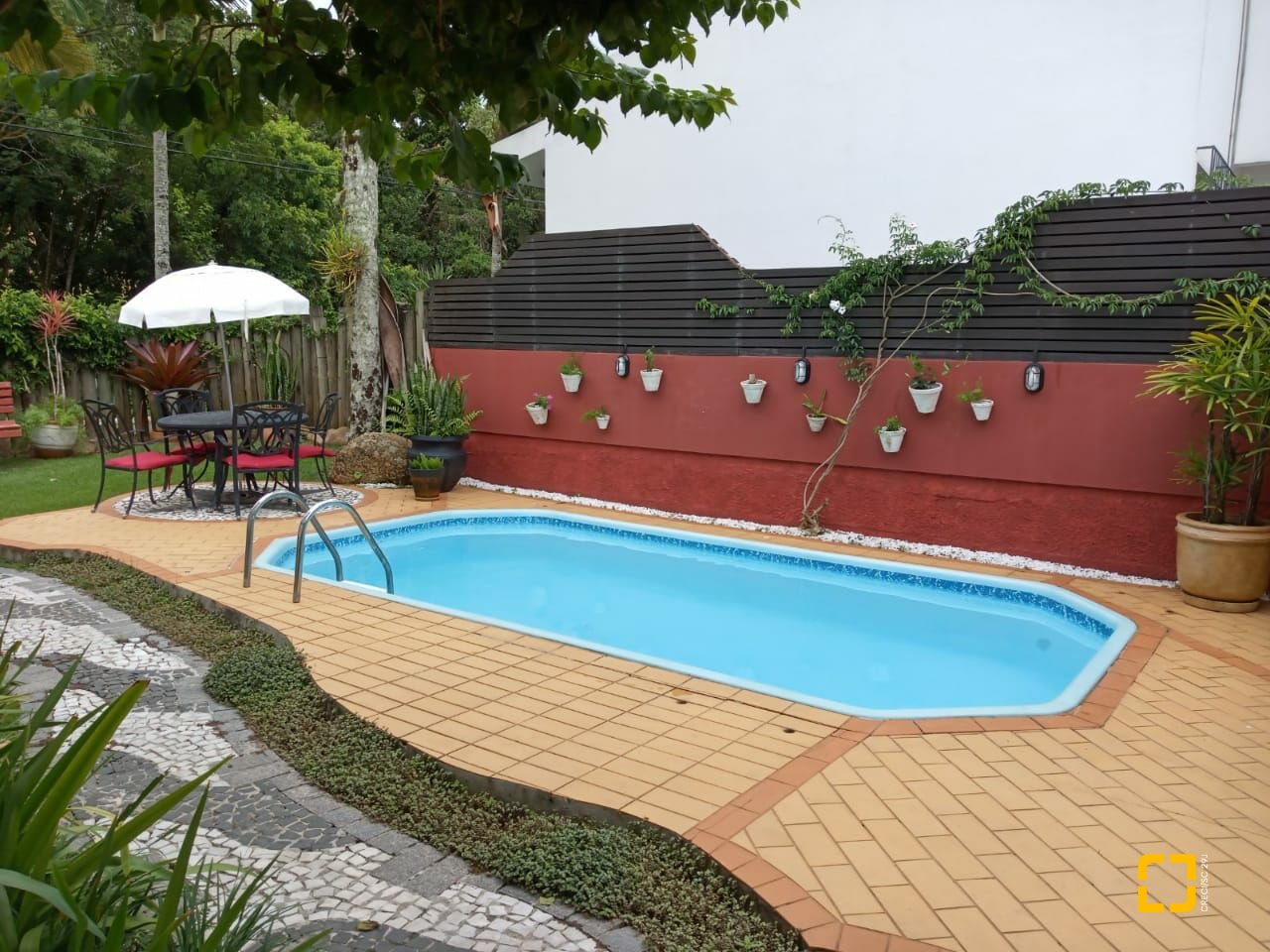 Casa com 280m², 6 quartos (sendo 2 suítes), 2 garagens, no bairro Jurerê Internacional em Florianópolis