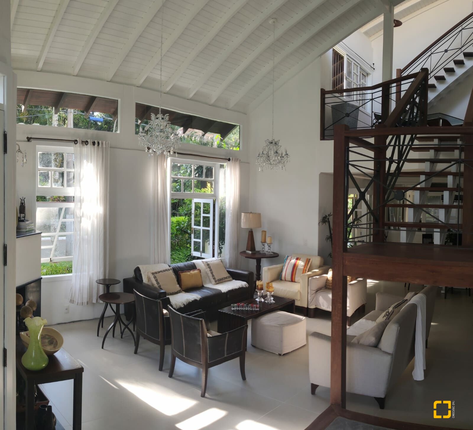 Casa com 280m², 6 quartos (sendo 2 suítes), 2 garagens, no bairro Jurerê Internacional em Florianópolis