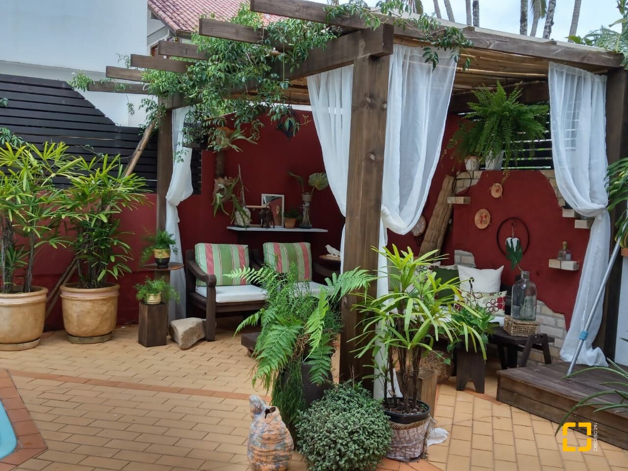 Casa com 280m², 6 quartos (sendo 2 suítes), 2 garagens, no bairro Jurerê Internacional em Florianópolis