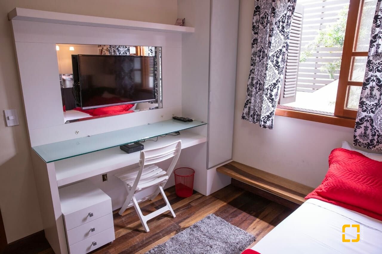 Casa com 280m², 6 quartos (sendo 2 suítes), 2 garagens, no bairro Jurerê Internacional em Florianópolis