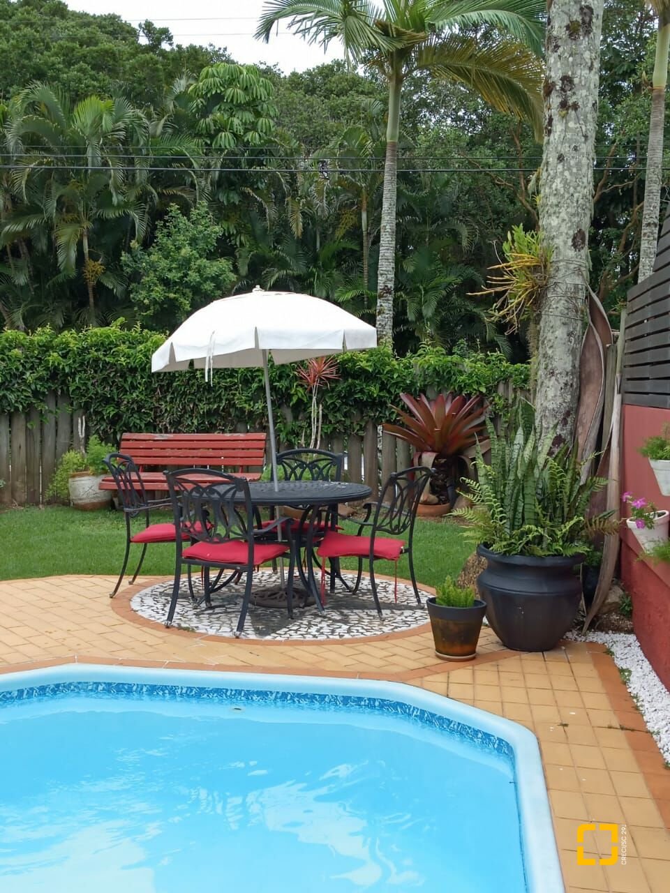 Casa com 280m², 6 quartos (sendo 2 suítes), 2 garagens, no bairro Jurerê Internacional em Florianópolis