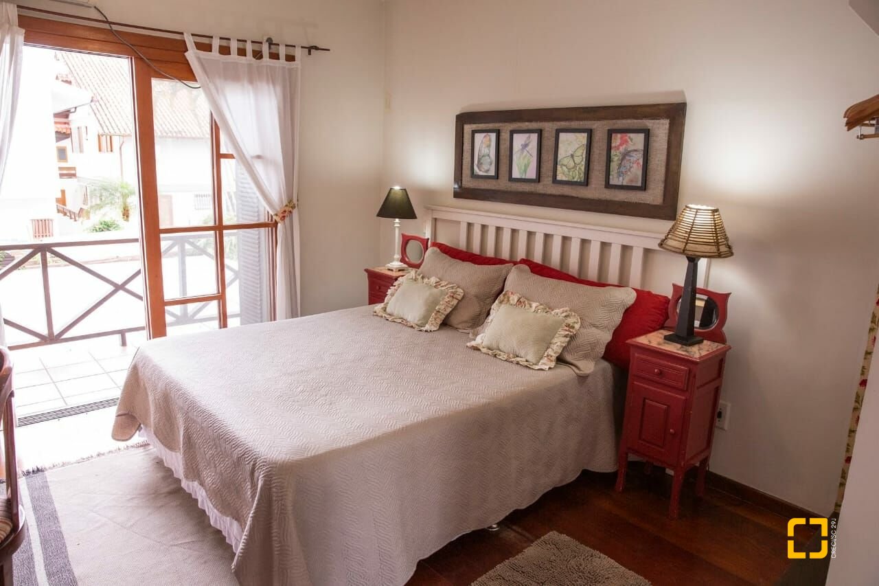 Casa com 280m², 6 quartos (sendo 2 suítes), 2 garagens, no bairro Jurerê Internacional em Florianópolis