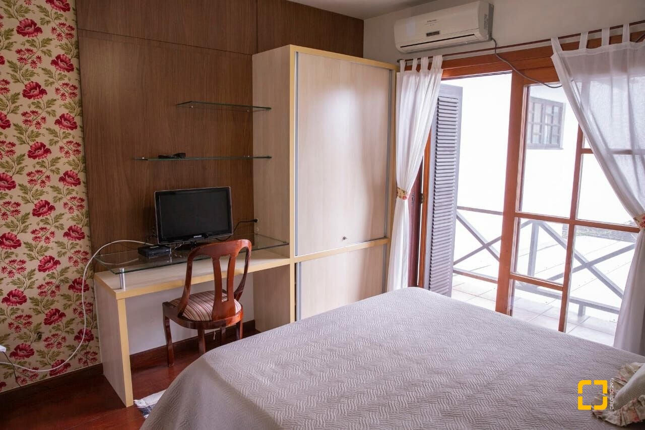 Casa com 280m², 6 quartos (sendo 2 suítes), 2 garagens, no bairro Jurerê Internacional em Florianópolis