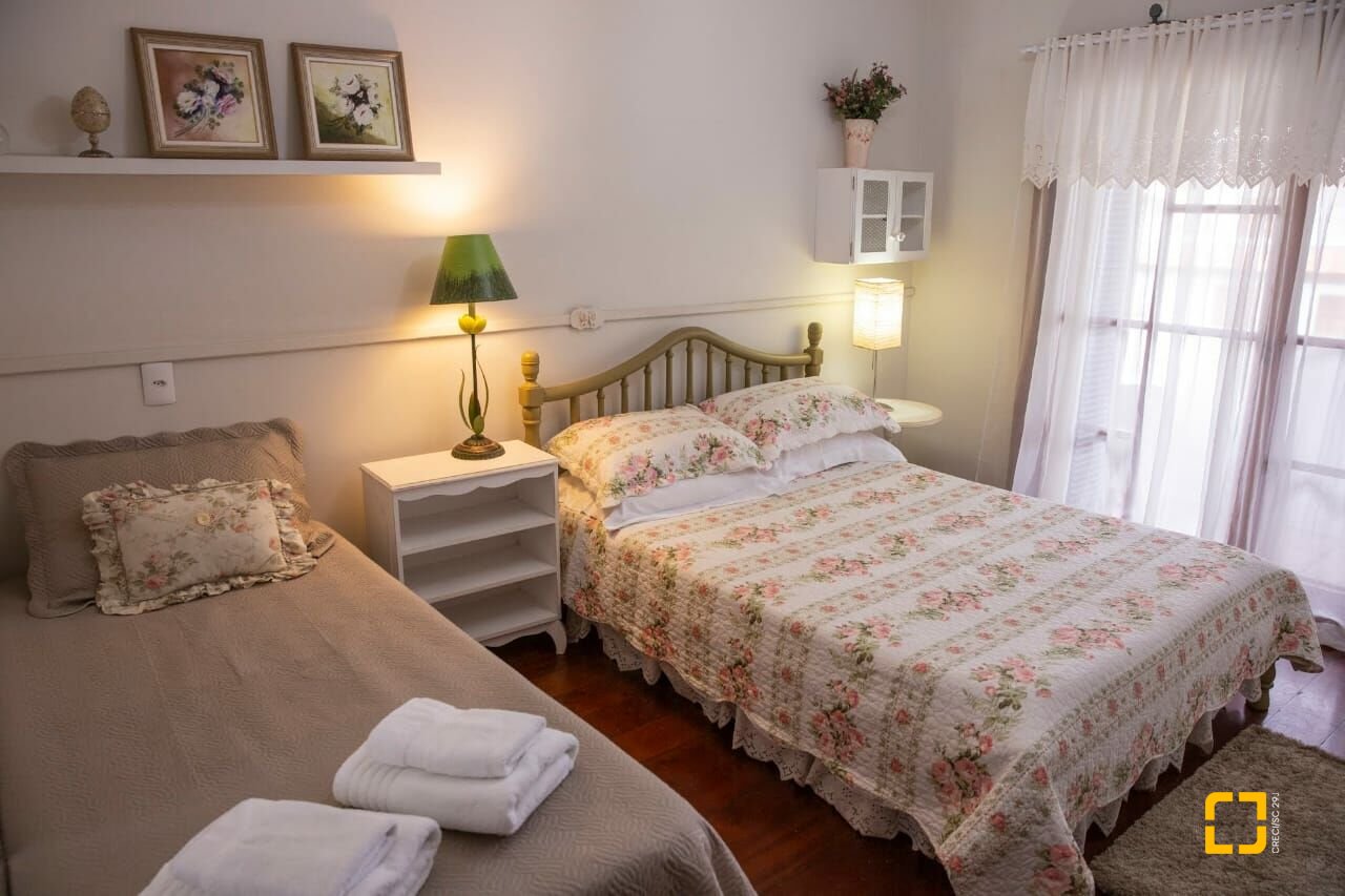 Casa com 280m², 6 quartos (sendo 2 suítes), 2 garagens, no bairro Jurerê Internacional em Florianópolis