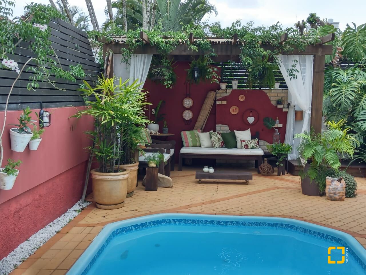 Casa com 280m², 6 quartos (sendo 2 suítes), 2 garagens, no bairro Jurerê Internacional em Florianópolis