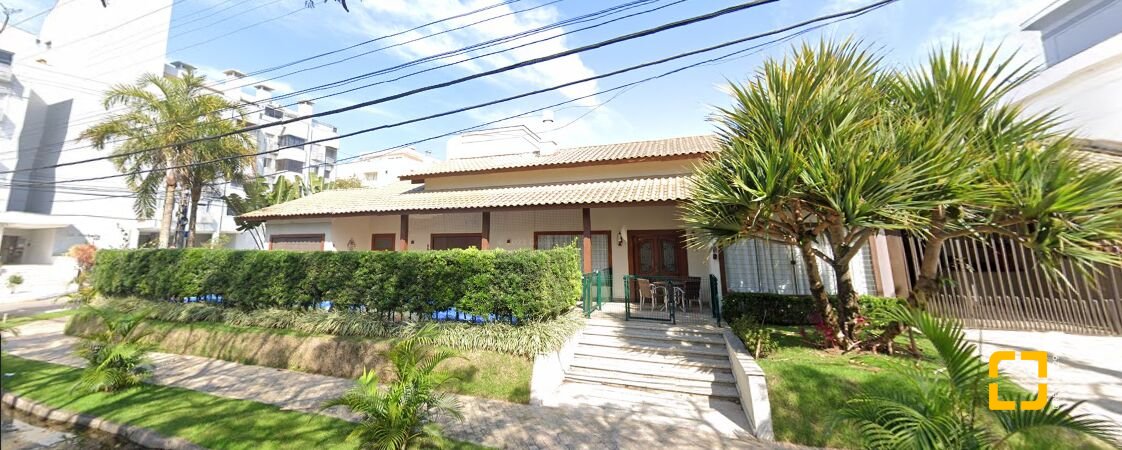 Casa com 3000m², 6 quartos (sendo 3 suítes), 2 garagens, no bairro Jurerê Internacional em Florianópolis