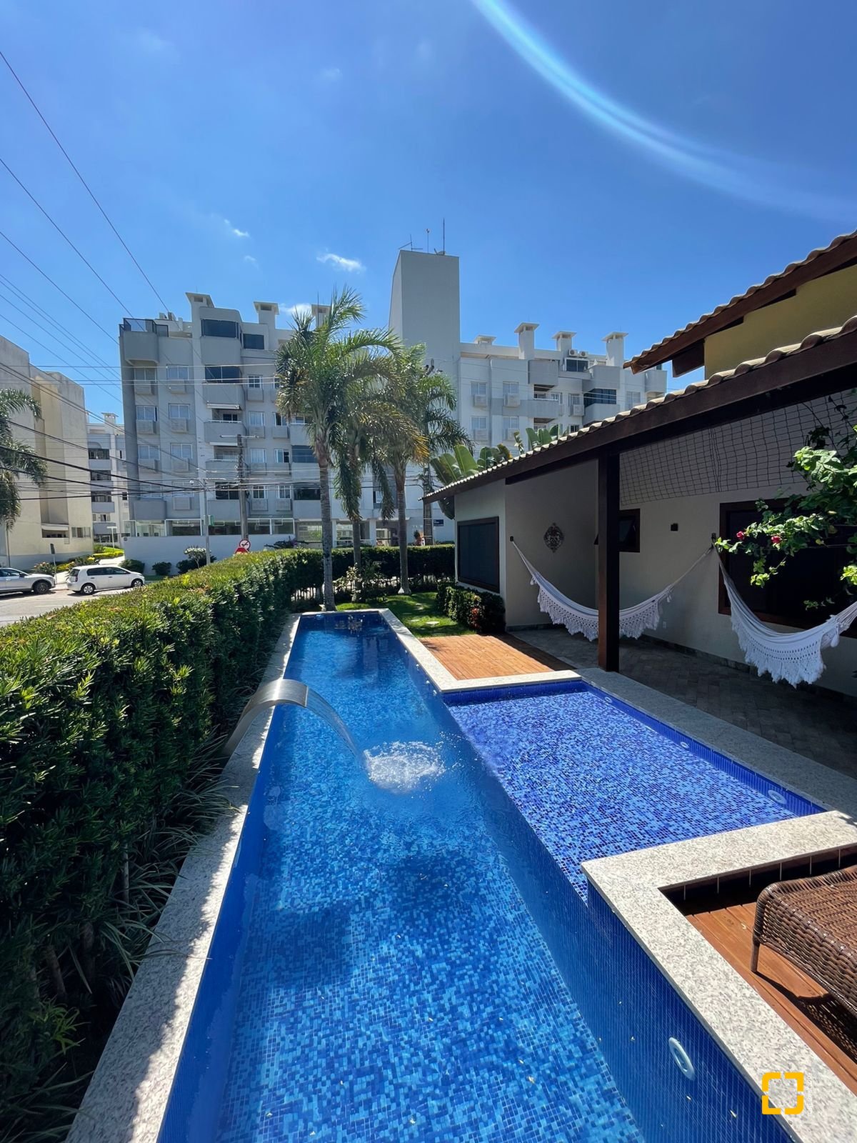 Casa com 3000m², 6 quartos (sendo 3 suítes), 2 garagens, no bairro Jurerê Internacional em Florianópolis