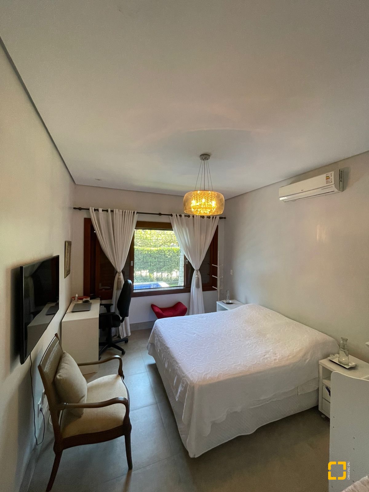 Casa com 3000m², 6 quartos (sendo 3 suítes), 2 garagens, no bairro Jurerê Internacional em Florianópolis