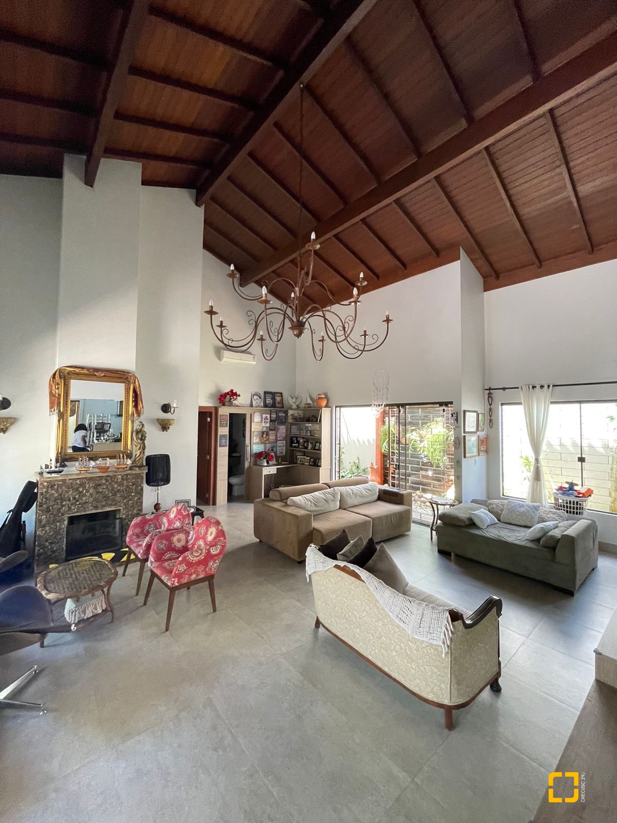 Casa com 3000m², 6 quartos (sendo 3 suítes), 2 garagens, no bairro Jurerê Internacional em Florianópolis