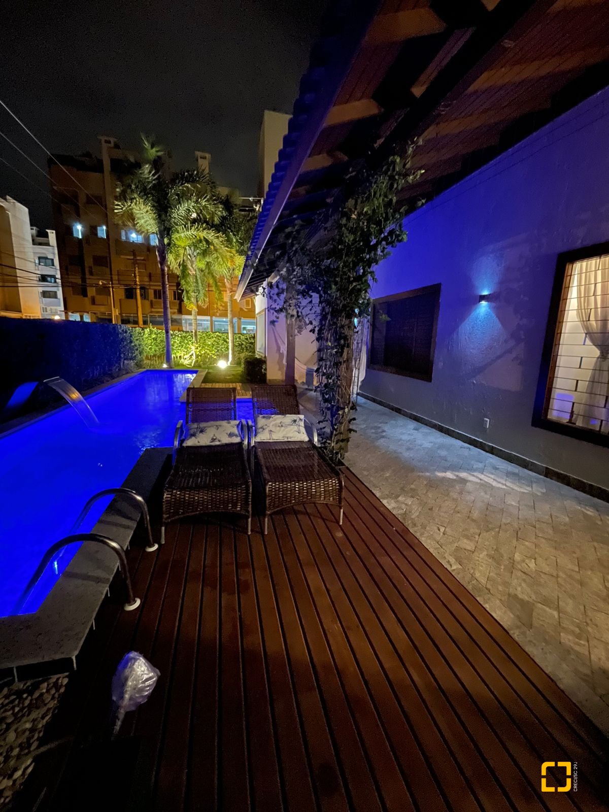 Casa com 3000m², 6 quartos (sendo 3 suítes), 2 garagens, no bairro Jurerê Internacional em Florianópolis