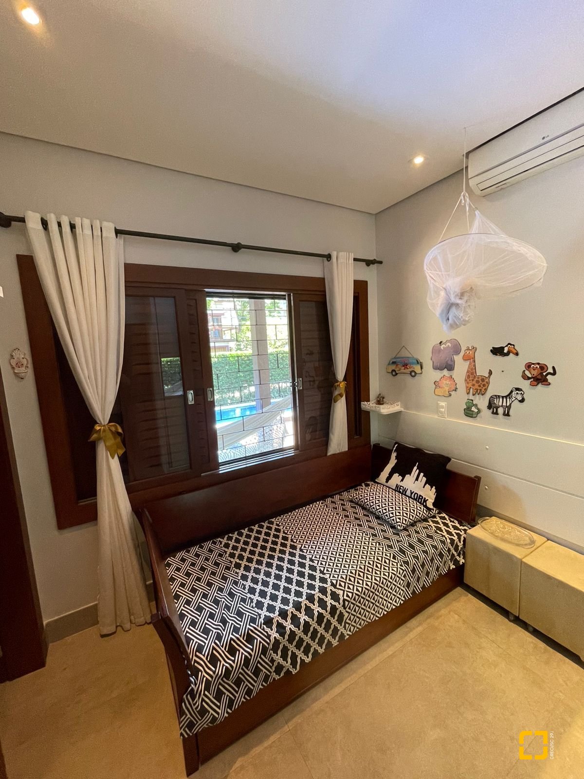 Casa com 3000m², 6 quartos (sendo 3 suítes), 2 garagens, no bairro Jurerê Internacional em Florianópolis
