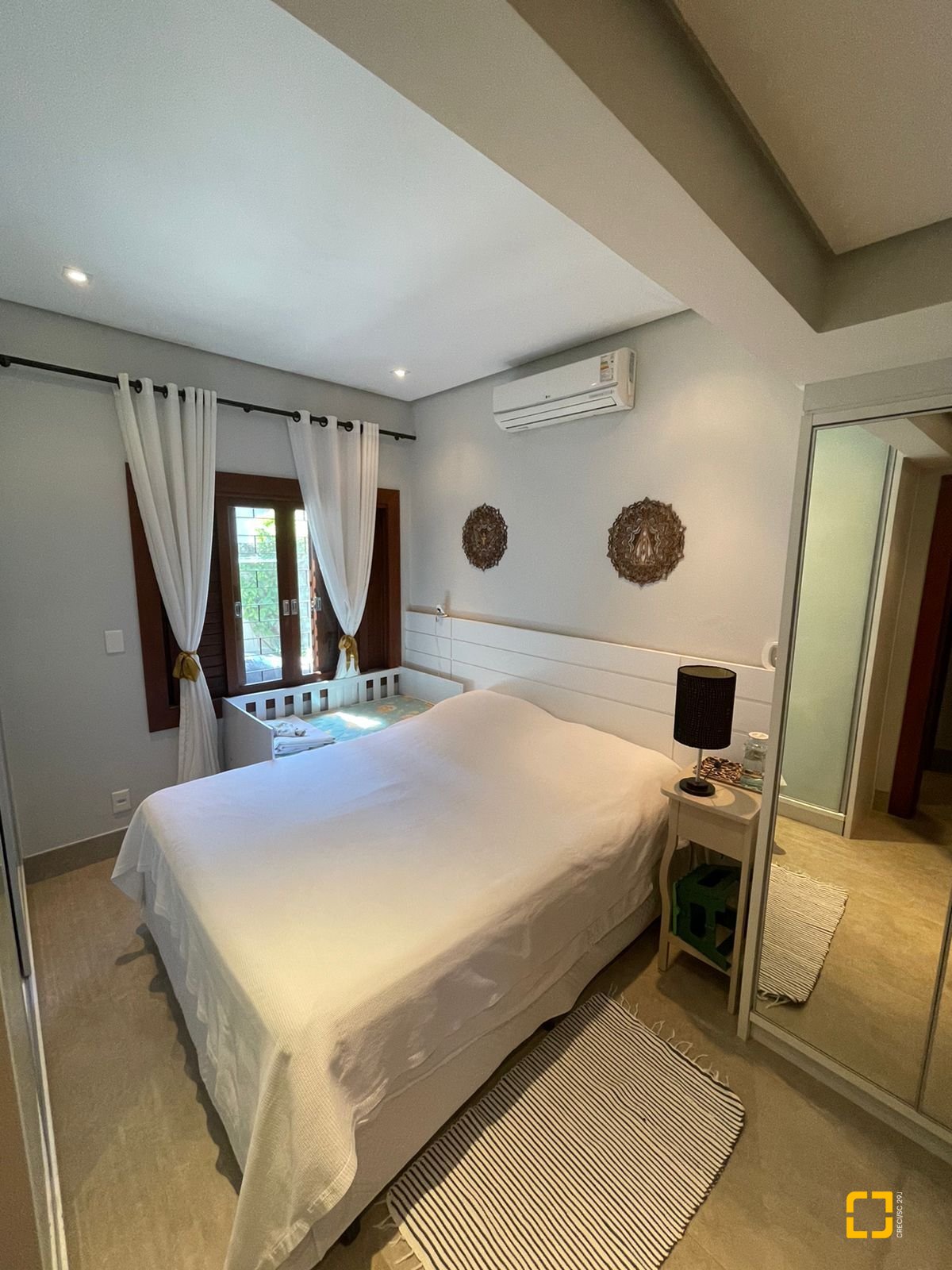 Casa com 3000m², 6 quartos (sendo 3 suítes), 2 garagens, no bairro Jurerê Internacional em Florianópolis