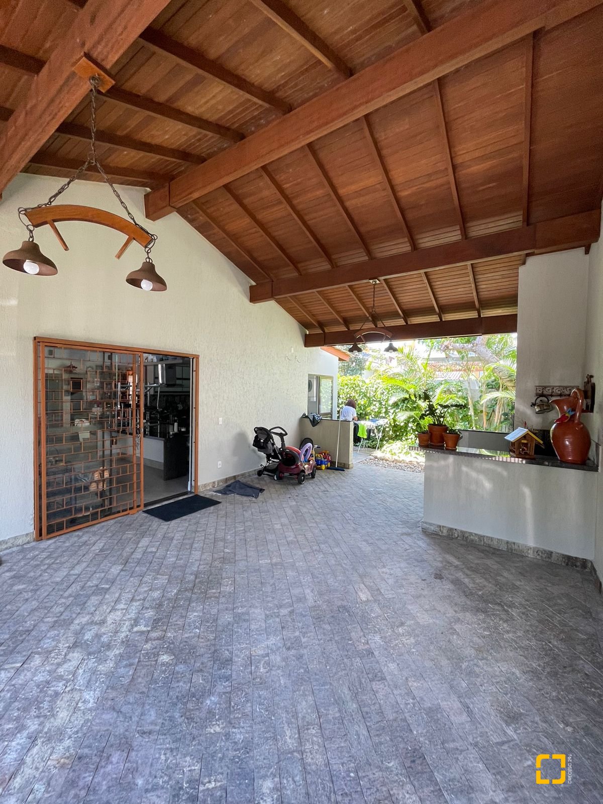 Casa com 3000m², 6 quartos (sendo 3 suítes), 2 garagens, no bairro Jurerê Internacional em Florianópolis