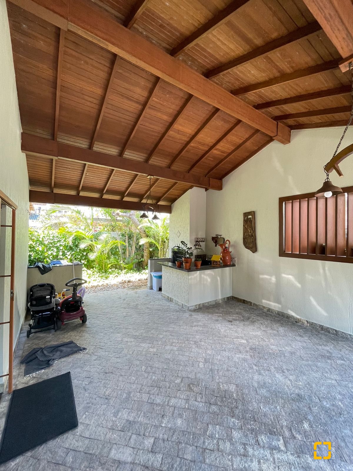 Casa com 3000m², 6 quartos (sendo 3 suítes), 2 garagens, no bairro Jurerê Internacional em Florianópolis
