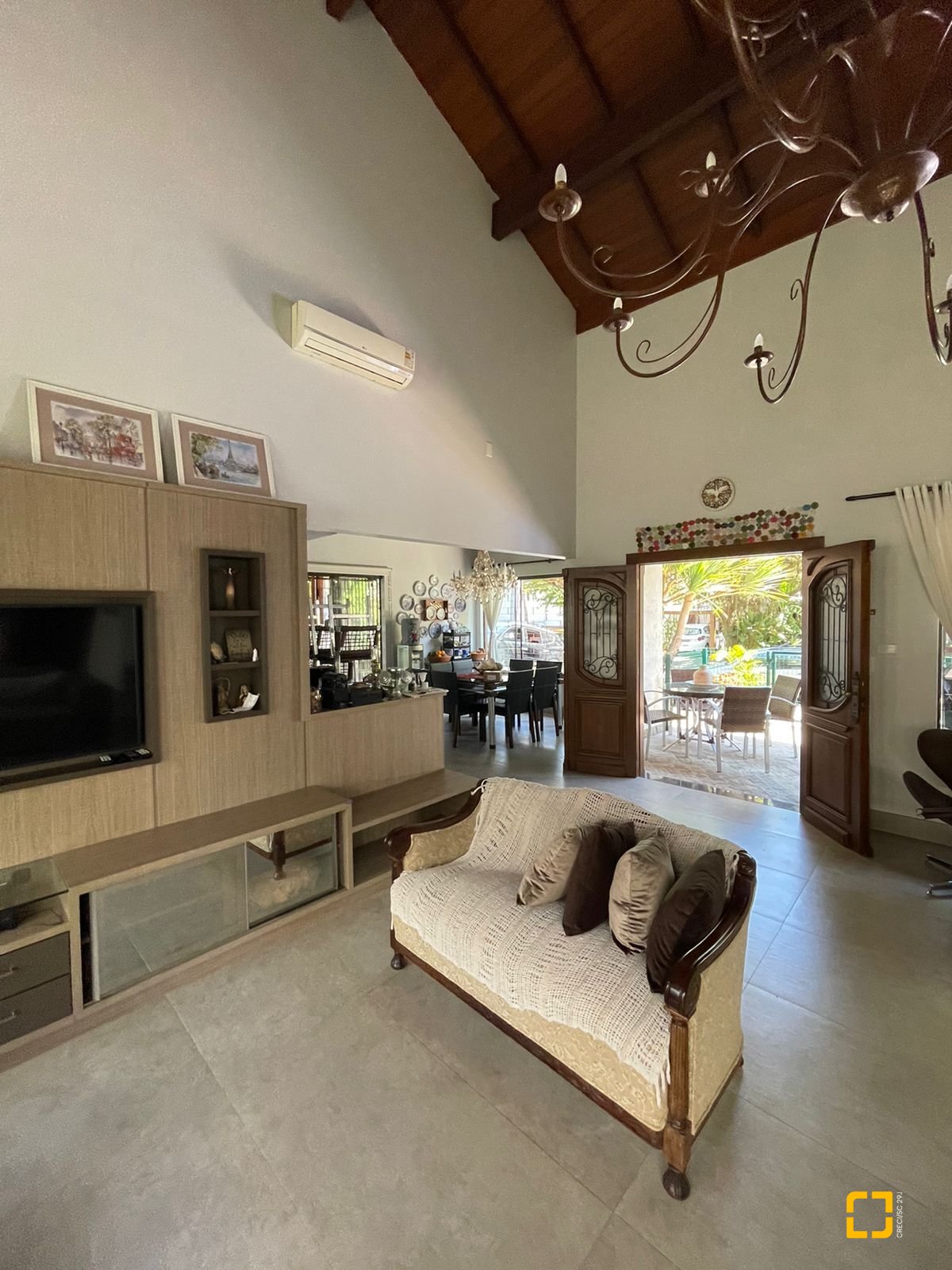 Casa com 3000m², 6 quartos (sendo 3 suítes), 2 garagens, no bairro Jurerê Internacional em Florianópolis