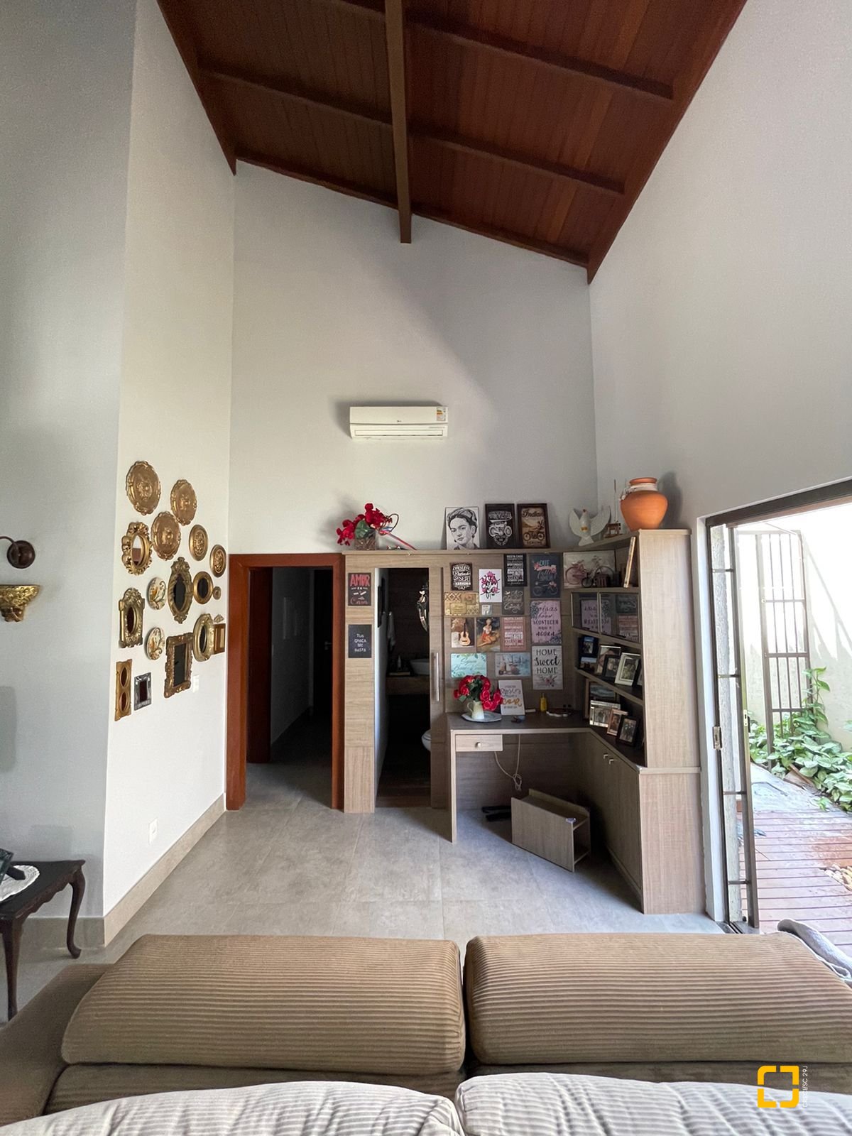 Casa com 3000m², 6 quartos (sendo 3 suítes), 2 garagens, no bairro Jurerê Internacional em Florianópolis