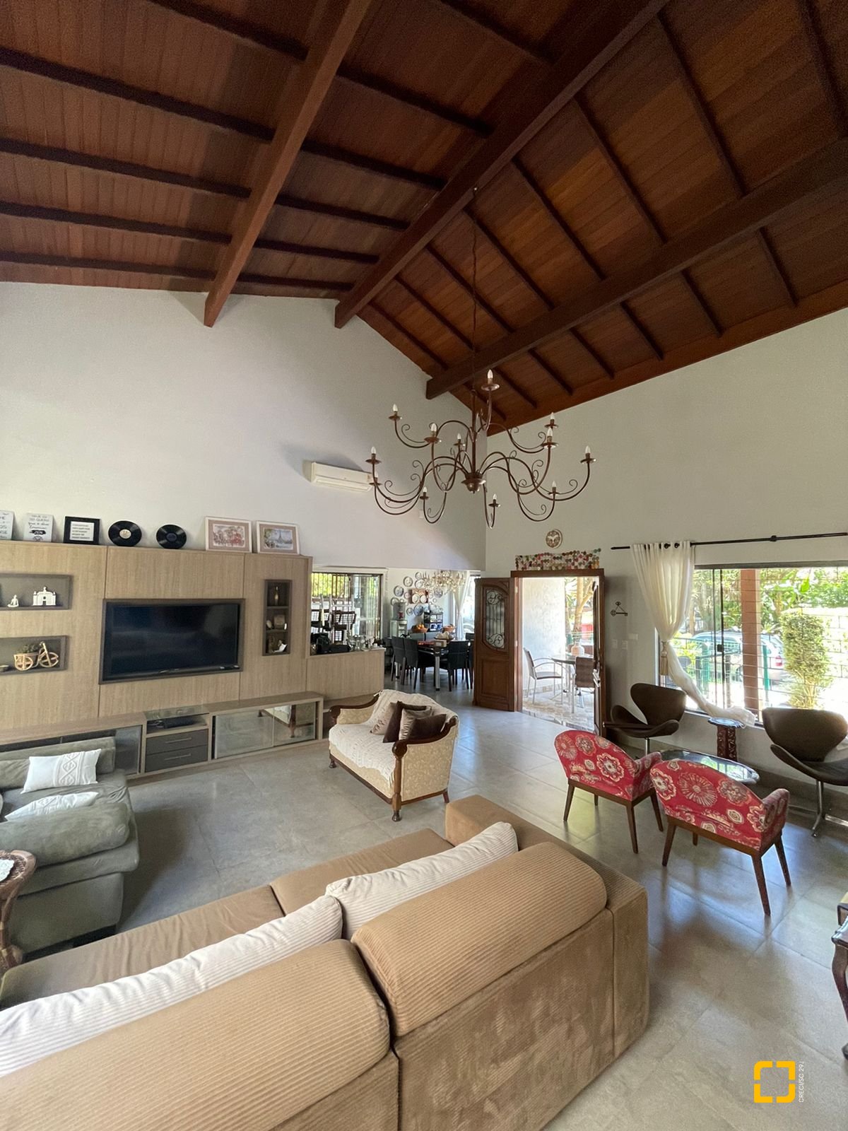 Casa com 3000m², 6 quartos (sendo 3 suítes), 2 garagens, no bairro Jurerê Internacional em Florianópolis