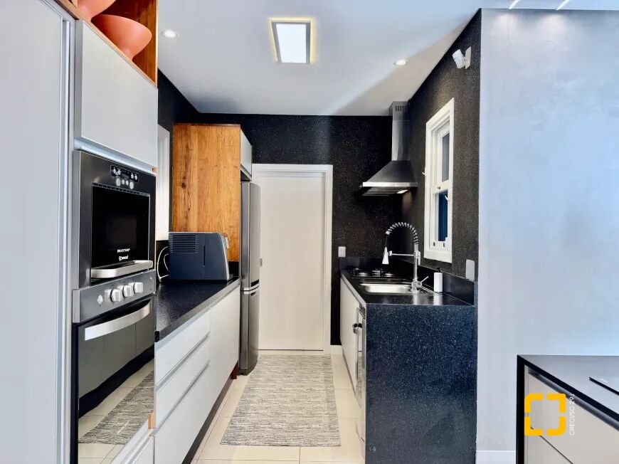 Casa com 320m², 3 quartos (sendo 2 suítes), 3 garagens, no bairro Jurerê Internacional em Florianópolis