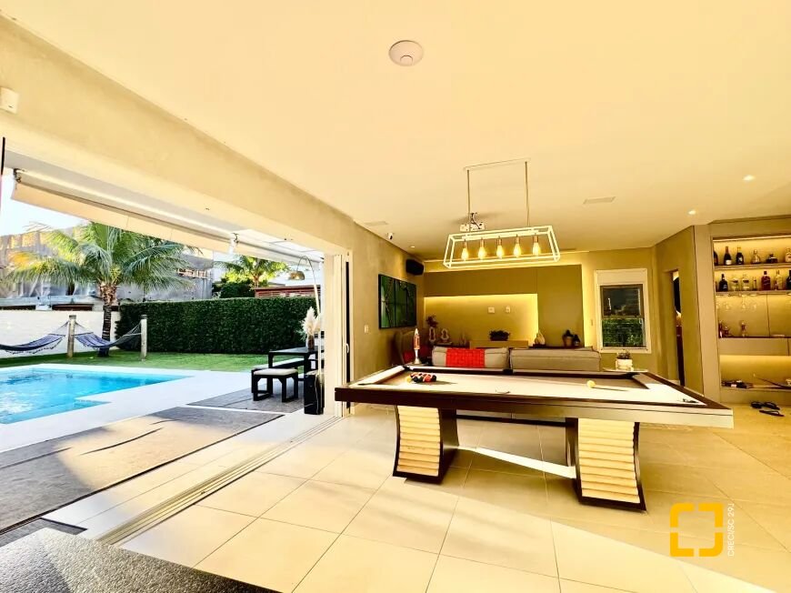 Casa com 320m², 3 quartos (sendo 2 suítes), 3 garagens, no bairro Jurerê Internacional em Florianópolis