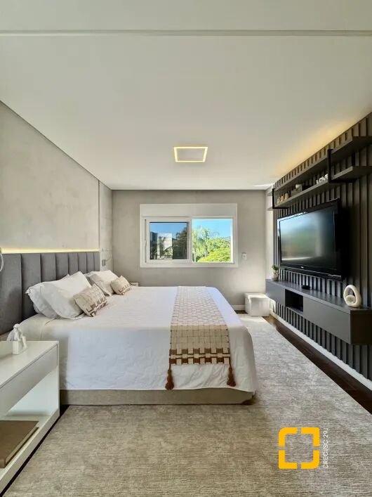 Casa com 320m², 3 quartos (sendo 2 suítes), 3 garagens, no bairro Jurerê Internacional em Florianópolis
