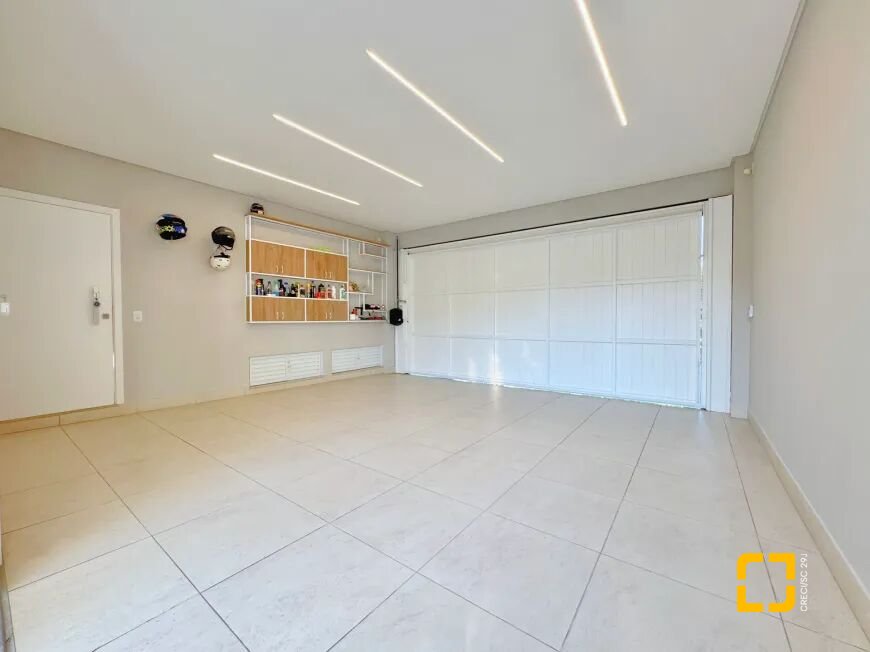 Casa com 320m², 3 quartos (sendo 2 suítes), 3 garagens, no bairro Jurerê Internacional em Florianópolis