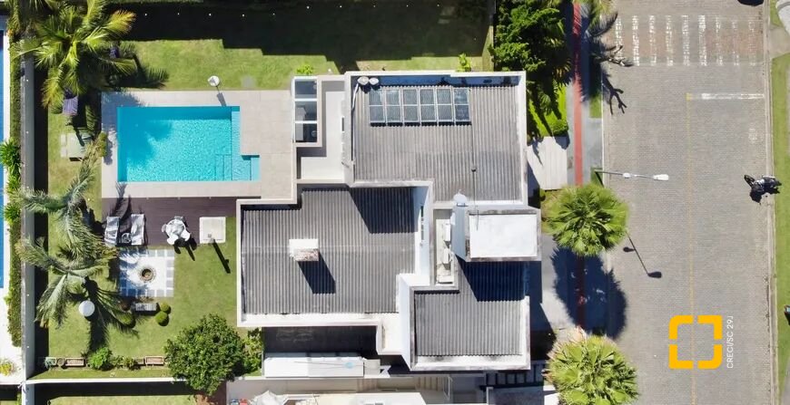 Casa com 320m², 3 quartos (sendo 2 suítes), 3 garagens, no bairro Jurerê Internacional em Florianópolis