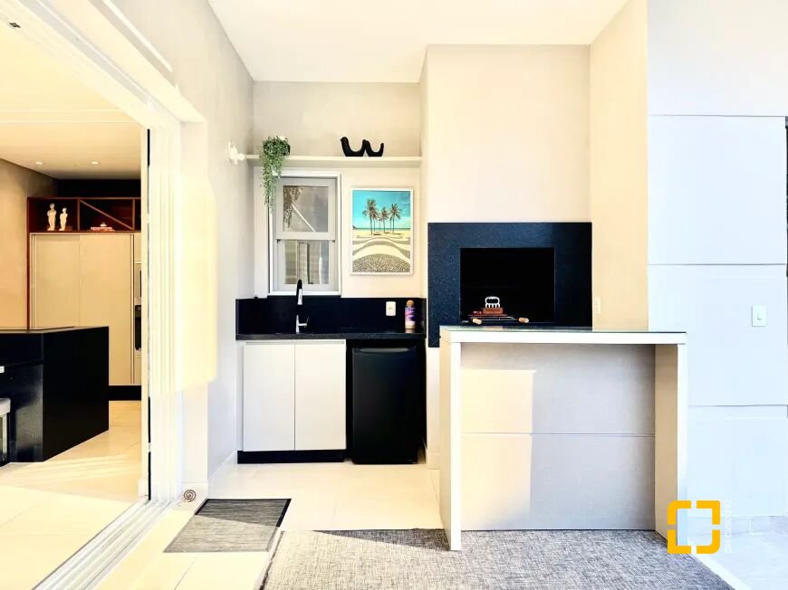 Casa com 320m², 3 quartos (sendo 2 suítes), 3 garagens, no bairro Jurerê Internacional em Florianópolis