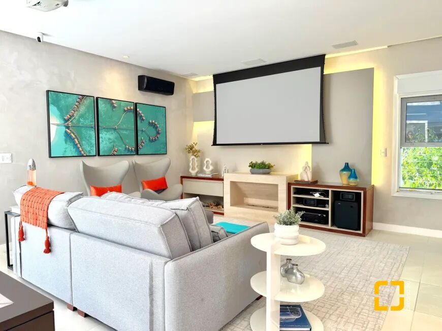Casa com 320m², 3 quartos (sendo 2 suítes), 3 garagens, no bairro Jurerê Internacional em Florianópolis