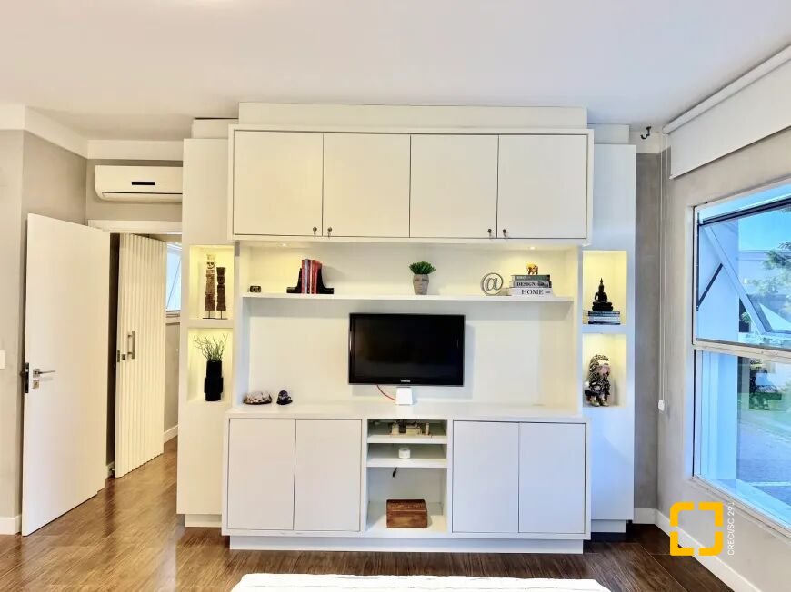 Casa com 320m², 3 quartos (sendo 2 suítes), 3 garagens, no bairro Jurerê Internacional em Florianópolis