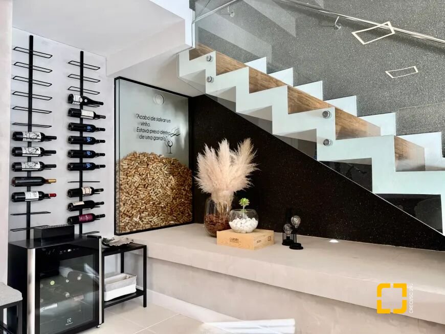 Casa com 320m², 3 quartos (sendo 2 suítes), 3 garagens, no bairro Jurerê Internacional em Florianópolis