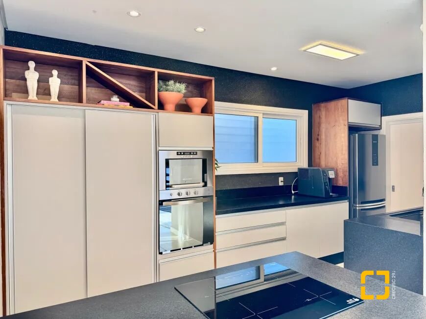 Casa com 320m², 3 quartos (sendo 2 suítes), 3 garagens, no bairro Jurerê Internacional em Florianópolis