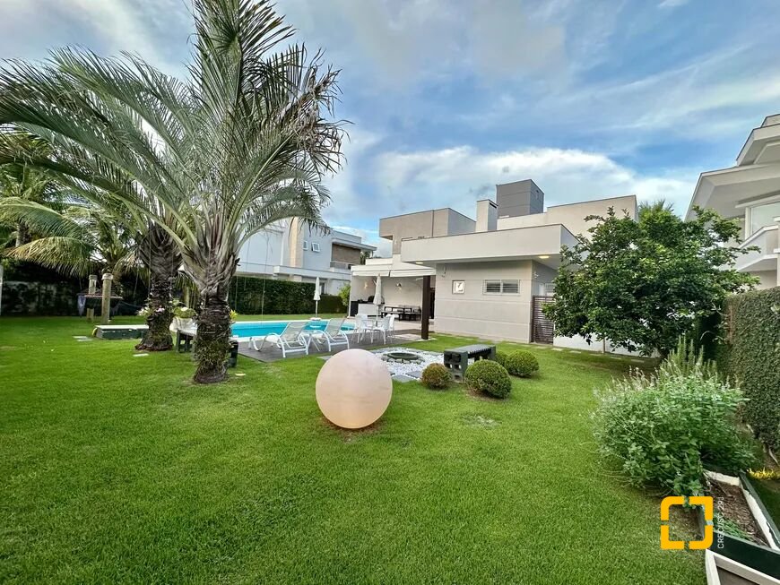 Casa com 320m², 3 quartos (sendo 2 suítes), 3 garagens, no bairro Jurerê Internacional em Florianópolis