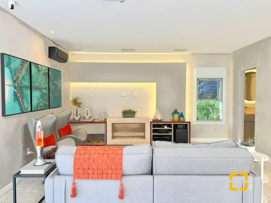 Casa com 320m², 3 quartos (sendo 2 suítes), 3 garagens, no bairro Jurerê Internacional em Florianópolis